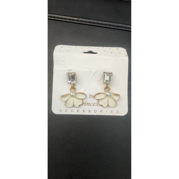 Princess Accessories Jewelry - Princess Accessories Cream Enamel Flower Faux‎ Pearl Crystal Drop Earrings Gold